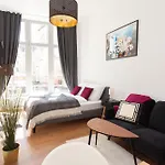 Fullhouse - Halle - M14 - Marketplace - Wonderful View Apartman