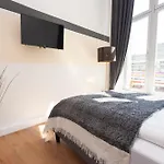 Fullhouse - Halle - M14 - Marketplace - Wonderful View Apartman