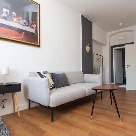 Fullhouse - Halle - M14 - Marketplace - Wonderful View