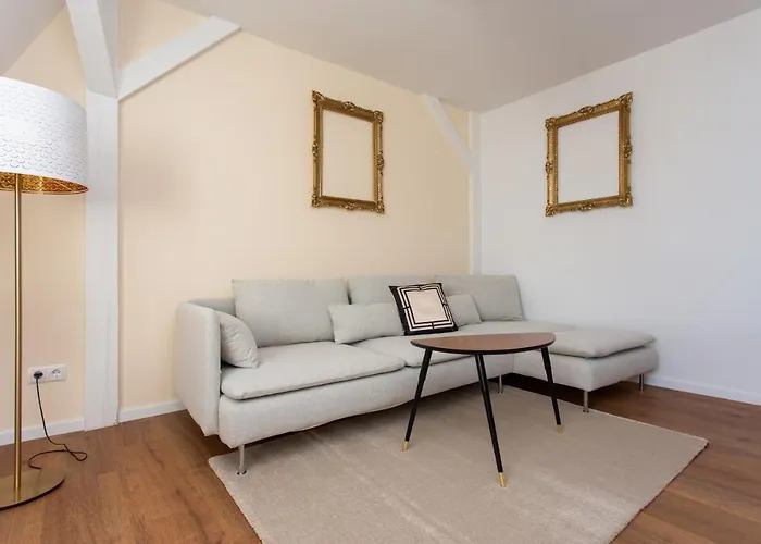 Fullhouse - Halle - M14 - Marketplace - Wonderful View