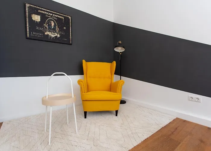 Fullhouse - Halle - M14 - Marketplace - Wonderful View