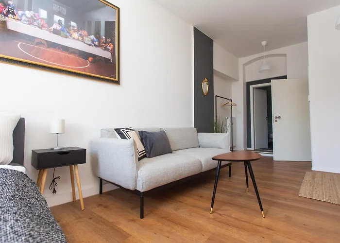 Fullhouse - Halle - M14 - Marketplace - Wonderful View